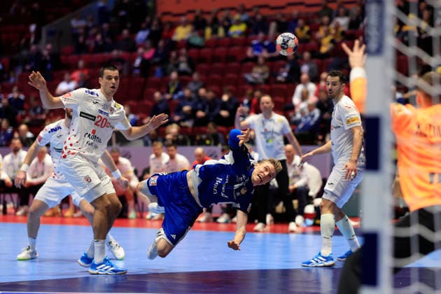 MALMÖ, SVERIGE 20260123 Croatia s Mateo Maras and Iceland s Gisli Kristjansson in action during the 2026 EHF European Men s Handball Championship (the EHF Euro 2026) match between Iceland and Croatia , at Malmo Arena in Malmo, Sweden, on January 23, 2026. MALMÖ SVERIGE x10600x