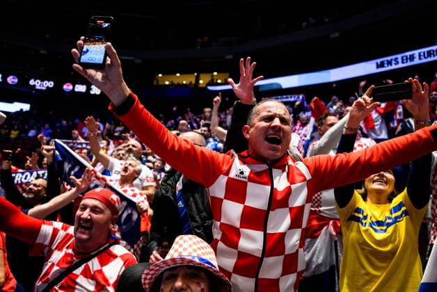 260123 Fans of Croatia celebrates after the EHF European Handball Championship main round match between Iceland and Croatia on January 23, 2026 in Malmö. Photo: Petter Arvidson BILDBYRAN kod PA PA1134 handball handboll handball handbolls-em 2026 croatia kroatien island iceland ehf european handball championship bbeng grappa33 jubel celebrates Copyright: PETTERxARVIDSON BB260123PA066