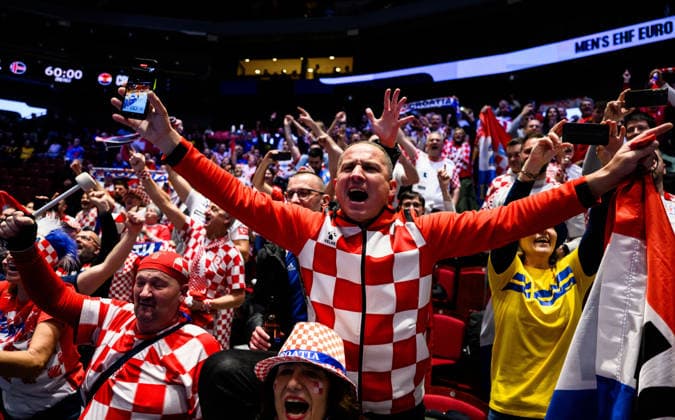 260123 Fans of Croatia celebrates after the EHF European Handball Championship main round match between Iceland and Croatia on January 23, 2026 in Malmö. Photo: Petter Arvidson BILDBYRAN kod PA PA1134 handball handboll handball handbolls-em 2026 croatia kroatien island iceland ehf european handball championship bbeng grappa33 jubel celebrates Copyright: PETTERxARVIDSON BB260123PA067