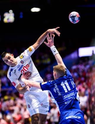 260123 Mateo Maras of Croatia and Ymir Gislason of Iceland during the EHF European Handball Championship main round match between Iceland and Croatia on January 23, 2026 in Malmö. Photo: Petter Arvidson BILDBYRAN kod PA PA1134 handball handboll handball handbolls-em 2026 croatia kroatien island iceland ehf european handball championship bbeng grappa33 Copyright: PETTERxARVIDSON BB260123PA073
