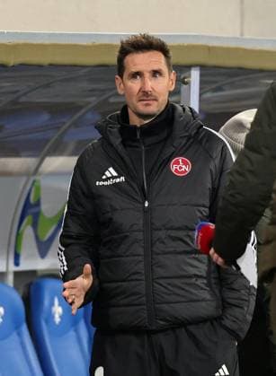 23.01.2026 - Fussball - Saison 2025 2026 - 2. Fussball - Bundesliga - 19. Spieltag: SV Darmstadt 98 SVD D98 ( Lilien ) - 1. FC Nürnberg FCN ( Club ) - Sportfoto Zink DaMa - xdaxmax - DFL regulations prohibit any use of photographs as image sequences and or quasi-video - only for editorial use - Miroslav Miro Klose ( Trainer 1. FC Nürnberg FCN ) nachdenklich
