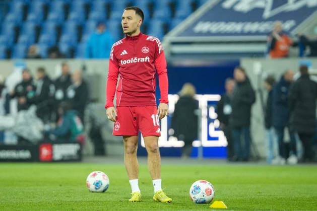 Fussball: 2. Bundesliga, 19. Spieltag, SV Darmstadt 98 - 1. FC Nürnberg am 23.01.2026 in Darmstadt (Merck-Stadion am Böllenfalltor), Deutschland, Saison 2025 2026: DFB DFL REGULATIONS PROHIBIT ANY USE OF PHOTOGRAPHS as IMAGE SEQUENCES and or QUASI-VIDEO: Im Fokus Julian Justvan (10, FCN). Darmstadt Merck-Stadion am Böllenfalltor Deutschland