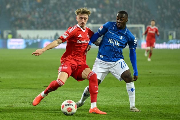 Tim Drexler (1.FC Nürnberg, 15) im Zweikampf mit Merveille Papela (SV Darmstadt 1898, 21), GER, SV Darmstadt 98 vs 1. FC Nürnberg, Fussball, 2. Bundesliga, 19. Spieltag, Spielzeit 2025 2026, 23.01.2026. DFL REGULATIONS PROHIBIT ANY USE OF PHOTOGRAPHS AS IMAGE SEQUENCES AND OR QUASI-VIDEO GER, SV Darmstadt 98 vs 1. FC Nürnberg, Fussball, 2. Bundesliga, 19. Spieltag, Spielzeit 2025 2026, 23.01.2026. Darmstadt