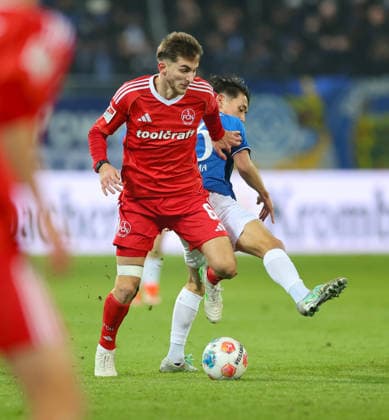 23.01.2026, Fussball 2. Bundesliga, SV Darmstadt 98 - 1. FC Nürnberg, emonline, emspor, despor, v.l., Adam Markhiev (1. FC Nürnberg), Hiroki Akiyama (SV Darmstadt 98) DFL DFB REGULATIONS PROHIBIT ANY USE OF PHOTOGRAPHS AS IMAGE SEQUENCES AND OR QUASI-VIDEO. xdcx