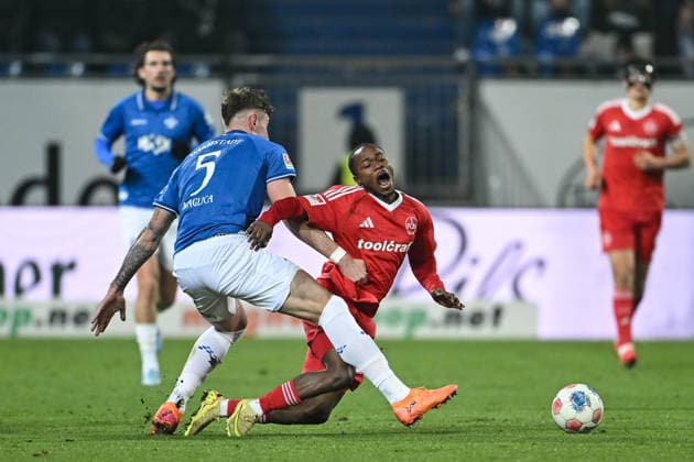 Matej Maglica (SV Darmstadt 1898, 05) im Zweikampf mit Mohamed Ali Zoma (1.FC Nürnberg, 23), GER, SV Darmstadt 98 vs 1. FC Nürnberg, Fussball, 2. Bundesliga, 19. Spieltag, Spielzeit 2025 2026, 23.01.2026. DFL REGULATIONS PROHIBIT ANY USE OF PHOTOGRAPHS AS IMAGE SEQUENCES AND OR QUASI-VIDEO GER, SV Darmstadt 98 vs 1. FC Nürnberg, Fussball, 2. Bundesliga, 19. Spieltag, Spielzeit 2025 2026, 23.01.2026. Darmstadt