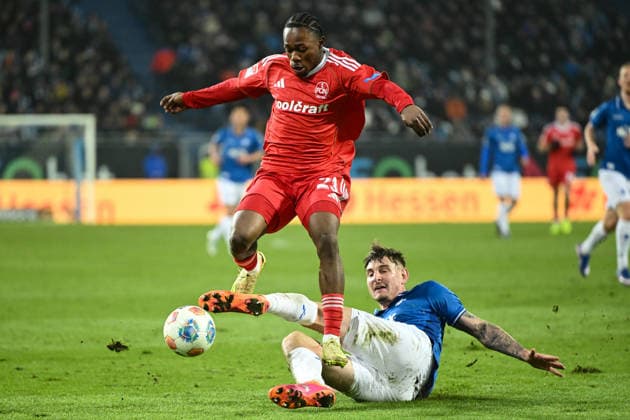 Mohamed Ali Zoma (1.FC Nürnberg, 23) im Zweikampf mit Matej Maglica (SV Darmstadt 1898, 05), GER, SV Darmstadt 98 vs 1. FC Nürnberg, Fussball, 2. Bundesliga, 19. Spieltag, Spielzeit 2025 2026, 23.01.2026. DFL REGULATIONS PROHIBIT ANY USE OF PHOTOGRAPHS AS IMAGE SEQUENCES AND OR QUASI-VIDEO GER, SV Darmstadt 98 vs 1. FC Nürnberg, Fussball, 2. Bundesliga, 19. Spieltag, Spielzeit 2025 2026, 23.01.2026. Darmstadt