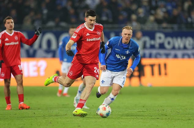 23.01.2026, Fussball 2. Bundesliga, SV Darmstadt 98 - 1. FC Nürnberg, emonline, emspor, despor, v.l., Luka Lochoshvili (1. FC Nürnberg), Isac Lidberg (SV Darmstadt 98) DFL DFB REGULATIONS PROHIBIT ANY USE OF PHOTOGRAPHS AS IMAGE SEQUENCES AND OR QUASI-VIDEO. xdcx