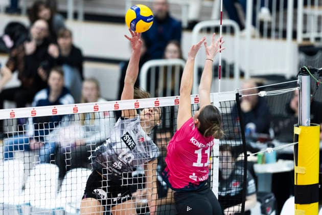 1. Volleyball Bundesliga Frauen: Schwarz-Weiss Erfurt vs. VC Wiesbaden; Erfurt; 23.01.2026 Kinga Szücs ( 10; Schwarz-Weiss Erfurt) gegen Sanne Konijnenberg ( 11; VC Wiesbaden) 1. Volleyball Bundesliga Frauen: Schwarz-Weiss Erfurt vs. VC Wiesbaden; Riethsporthalle Erfurt; 23.01.2026 Copyright: xBEAUTIFULxSPORTS Duehringx