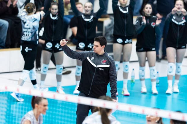 1. Volleyball Bundesliga Frauen: Schwarz-Weiss Erfurt vs. VC Wiesbaden; Erfurt; 23.01.2026 Jubel, Paplo Sánchez (Trainer; Schwarz-Weiss Erfurt) 1. Volleyball Bundesliga Frauen: Schwarz-Weiss Erfurt vs. VC Wiesbaden; Riethsporthalle Erfurt; 23.01.2026 Copyright: xBEAUTIFULxSPORTS Duehringx