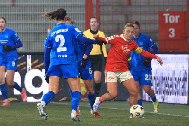 DEU, 2.BL, Frauen, 1.FC Union vs. Bayer Leverkusen, 23.01.2026, Stadion Alte Foersterei, Berlin, DEU, 2.BL, Frauen, 1.FC Union vs. Bayer Leverkusen, im Bild: Lisa Heiseler (1.FC Union Berlin 7), Ostermeier Selina (Bayer Leverkusen 2) DFL - regulations prohibit any use of Photographs as image sequences and or quasi-video