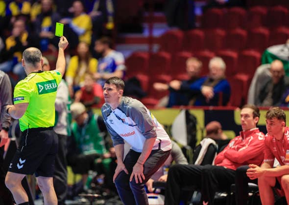 Switzerland s coach Andy Smith receives a warning during the 2026 EHF European Men s Handball Championship (the EHF Euro 2026) match between Switzerland and Hungary, at Malmo Arena in Malmo, Sweden, on January 23, 2026. MALMÖ SWEDEN x10600x