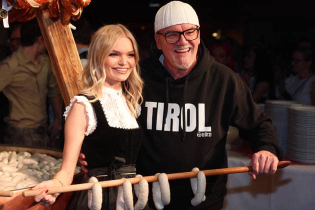 ALPINE SKIING - FIS WC Kitzbuehel KITZBUEHEL,AUSTRIA,23.JAN.26 - ALPINE SKIING - FIS World Cup, Hahnenkamm-race, side event, Stanglwirt Weisswurst Party. Image shows Gerry Friedle with his daughter Lisa-Marie .  GEPAxpictures xWolfgangxGrebien