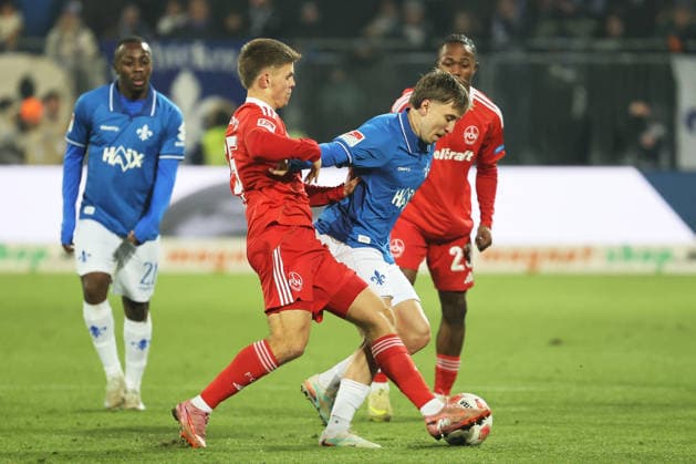 23.01.2026, xtvx, Fussball 2.Bundesliga, SV Darmstadt 98 - 1.FC Nürnberg v.l. Zweikampf, Duell, duel, tackle, compete Tom Baack (1. FC Nuernberg) Luca Marseiler (SV Darmstadt 98) (DFL DFB REGULATIONS PROHIBIT ANY USE OF PHOTOGRAPHS as IMAGE SEQUENCES and or QUASI-VIDEO) Darmstadt