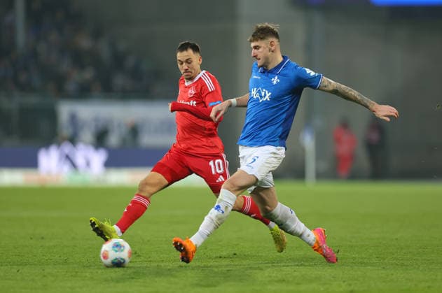 23.01.2026, Fussball 2. Bundesliga, SV Darmstadt 98 - 1. FC Nürnberg, emonline, emspor, despor, v.l., Julian Justvan (1. FC Nürnberg), Matej Maglica (SV Darmstadt 98) DFL DFB REGULATIONS PROHIBIT ANY USE OF PHOTOGRAPHS AS IMAGE SEQUENCES AND OR QUASI-VIDEO. xdcx