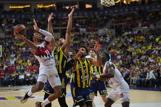 Fenerbahce Beko v Kosner Baskonia - EuroLeague ISTANBUL, TURKIYE - JANUARY 23: Khem Xavier Birch (92) of Fenerbahce Beko in action against Trent Forrest (11) of Kosner Baskonia during the EuroLeague week 24 basketball match between Fenerbahce Beko and Kosner Baskonia at Ulker Sports and Event Hall in Istanbul, Turkiye on January 23, 2026. Beyza Comert Anadolu Istanbul Turkey. Editorial use only. Please get in touch for any other usage.  Copyright: x2026xAnadoluxBeyzaxComertx
