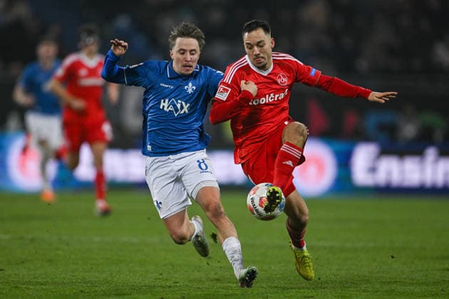 Luca Marseiler (SV Darmstadt 1898, 08) im Zweikampf mit Julian Justvan (1.FC Nürnberg, 10), GER, SV Darmstadt 98 vs 1. FC Nürnberg, Fussball, 2. Bundesliga, 19. Spieltag, Spielzeit 2025 2026, 23.01.2026. DFL REGULATIONS PROHIBIT ANY USE OF PHOTOGRAPHS AS IMAGE SEQUENCES AND OR QUASI-VIDEO GER, SV Darmstadt 98 vs 1. FC Nürnberg, Fussball, 2. Bundesliga, 19. Spieltag, Spielzeit 2025 2026, 23.01.2026. Darmstadt