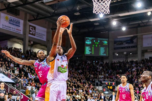 DeAndre Lansdowne (Rostock Seawolves, 09) vs Jeff Garrett Jr. (Telekom Baskets Bonn, 04) Telekom Baskets Bonn vs. Rostock Seawolves, Basketball, easy Credit BBL, 17. Spieltag, 2025 2026, 23.01.2026 Telekom Baskets Bonn vs. Rostock Seawolves, Basketball, easy Credit BBL, 17. Spieltag, 2025 2026, 23.01.2026 Bonn Copyright: xEibner-Pressefoto GerhardxWingenderx EP_GWR