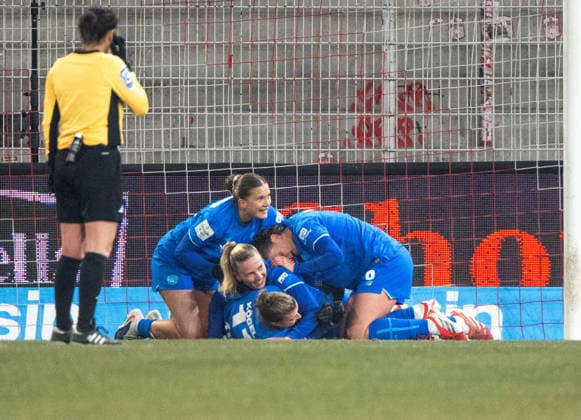 Fußball, Frauen, Saison 2025 2026, Google Pixel Frauen-Bundesliga (15. Spieltag), 1. FC Union Berlin - Bayer 04 Leverkusen, Leverkusener Jubel nach Tor zum 1:2 durch Kristin Kögel (Leverkusen), 23.01. 2026, Copyright: xMatthiasxKochx