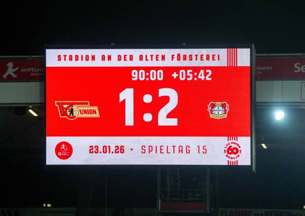 Fußball, Frauen, Saison 2025 2026, Google Pixel Frauen-Bundesliga (15. Spieltag), 1. FC Union Berlin - Bayer 04 Leverkusen, Anzeigetafel mit 1:2-Endstand, 23.01. 2026, Copyright: xMatthiasxKochx