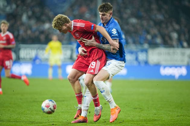 Fussball: 2. Bundesliga, 19. Spieltag, SV Darmstadt 98 - 1. FC Nürnberg am 23.01.2026 in Darmstadt (Merck-Stadion am Böllenfalltor), Deutschland, Saison 2025 2026: DFB DFL REGULATIONS PROHIBIT ANY USE OF PHOTOGRAPHS as IMAGE SEQUENCES and or QUASI-VIDEO: Piet Scobel (39, FCN) im Zweikampf mit Matej Maglica (5, SVD). Darmstadt Merck-Stadion am Böllenfalltor Deutschland