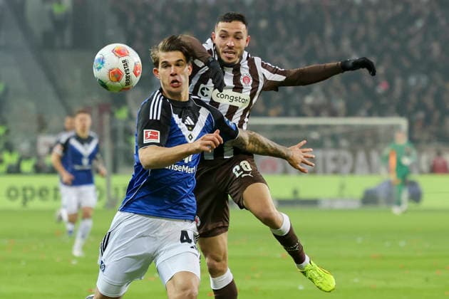 Luka Vuskovic (Hamburger SV) und Mathias Pereira Lage (FC St. Pauli) kaempfen um den Ball, Bundesliga, FC St. Pauli v Hamburger SV, Millerntor-Stadion am 23. January 2026 in Hamburg, Deutschland. (Foto von Marco Steinbrenner DeFodi Images) Luka Vuskovic (Hamburger SV) und Mathias Pereira Lage (FC St. Pauli) battle for the ball, Bundesliga, FC St. Pauli v Hamburger SV, Millerntor-Stadion, January 23, 2026 in Hamburg, Germany. (Photo by Marco Steinbrenner DeFodi Images) DFL regulations prohibit any use of photographs as image sequences and or quasi-video. - *** Luka Vuskovic Hamburger SV and Mathias Pereira Lage FC St Pauli battle for the ball, Bundesliga, FC St Pauli v Hamburger SV, Millerntor Stadion, January 23, 2026 in Hamburg, Germany Photo by Marco Steinbrenner DeFodi Images Luka Vuskovic Hamburger SV and Mathias Pereira Lage FC St Pauli battle for the ball, Bundesliga, FC St Pauli v Hamburger SV, Millerntor Stadion, January 23, 2026 in Hamburg, Germany Photo by Marco Steinbrenner DeFodi Images DFL regulations prohibit any use of photographs as image sequences and or quasi video