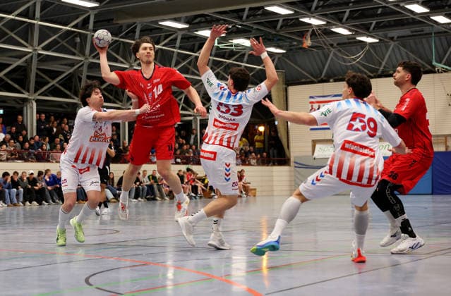 23.01.2026, Deutschland, Korntal-Münchingen, Handball Benefizspiel, SG BBM Bietigheim vs. Fivers WAT Margareten, v.l. Samuel Weiser (WAT), Finn-Luca Nicolaus (Bietigheim)