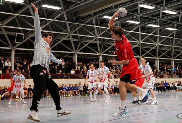 23.01.2026, Deutschland, Korntal-Münchingen, Handball Benefizspiel, SG BBM Bietigheim vs. Fivers WAT Margareten, v.l. Oleksii Novikov (WAT), Alexander Pfeifer (Bietigheim)