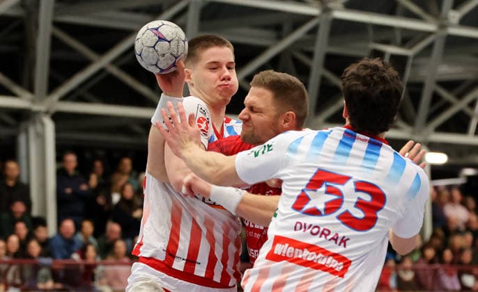 23.01.2026, Deutschland, Korntal-Münchingen, Handball Benefizspiel, SG BBM Bietigheim vs. Fivers WAT Margareten, v.l. Maximilian Danhel (WAT), Fabian Wiederstein (Bietigheim), Florentin Dvorak (WAT)