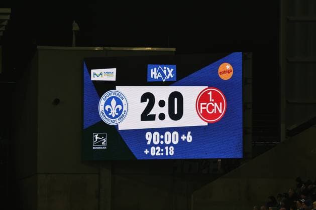 23.01.2026 - Fussball - Saison 2025 2026 - 2. Fussball - Bundesliga - 19. Spieltag: SV Darmstadt 98 SVD D98 ( Lilien ) - 1. FC Nürnberg FCN ( Club ) - Sportfoto Zink DaMa - xdaxmax - DFL regulations prohibit any use of photographs as image sequences and or quasi-video - only for editorial use - Symbolbild Symbolfoto Feature Impression - Anzeigentafel mit Endstand 2:0 für SV Darmstadt
