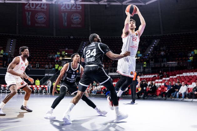 MUNICH, GERMANY - JANUARY 23: Vasilije Micic (Hapoel IBI Tel Aviv, 22) shoots over Bruno Fernando (Partizan Mozzart Bet Belgrade, 24) during the Turkish Airlines EuroLeague match between Partizan Mozzart Bet Belgrade vs. Hapoel IBI Tel Aviv at BMW Park on round 24 of Turkish Airlines EuroLeague on January 23, 2026 in Munich, Germany. Bavaria Germany Copyright: xSteffiexWunderlx