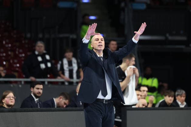 Joan Penarroya (Partizan Mozzart Bet Belgrad, Chef-Trainer), GER, Partizan Mozzart Bet Belgrad vs. Hapoel IBI Tel Aviv, Basketball, Euroleague, 24. Spieltag, Saison 2025 2026, 23.01.2026, 13.11.2025, GER, Partizan Mozzart Bet Belgrad vs. Hapoel IBI Tel Aviv, Basketball, Euroleague, 24. Spieltag, Saison 2025 2026, 23.01.2026 Muenchen Copyright: xEibner-Pressefoto JennixMaulx EP_JML