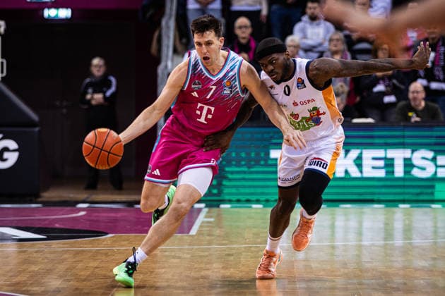 easyCredit Basketball Bundesliga, Telekom Baskets Bonn vs. Rostock Seawolves, Karnevalsspiel, 23.01.2026 Grayson Murphy (Telekom Baskets Bonn 7) und TJ Crockett Jr. (ROSTOCK SEAWOLVES 0) - easyCredit Basketball Bundesliga, Telekom Baskets Bonn vs. Rostock Seawolves, Karnevalsspiel, 23.01.2026, Telekom Dome Bonn Copyright: xBEAUTIFULxSPORTS Derixx