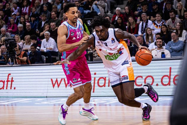easyCredit Basketball Bundesliga, Telekom Baskets Bonn vs. Rostock Seawolves, Karnevalsspiel, 23.01.2026 Kassim Nicholson (ROSTOCK SEAWOLVES 8) und Joel Aminu (Telekom Baskets Bonn 21) - easyCredit Basketball Bundesliga, Telekom Baskets Bonn vs. Rostock Seawolves, Karnevalsspiel, 23.01.2026, Telekom Dome Bonn Copyright: xBEAUTIFULxSPORTS Derixx