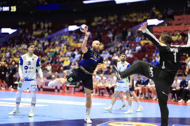 MALMÖ, SWEDEN 20260123 Sweden s Oscar Bergendahl scores a goal against Slovenia s goalkeeper Joze Baznik during the European Handball Championship intermediate round match between Slovenia and Sweden at Malmö Arena, Malmö, Sweden, January 26, 2026. MALMÖ SWEDEN x10600x