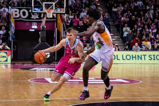 easyCredit Basketball Bundesliga, Telekom Baskets Bonn vs. Rostock Seawolves, Karnevalsspiel, 23.01.2026 Grayson Murphy (Telekom Baskets Bonn 7) zieht zum Korb - easyCredit Basketball Bundesliga, Telekom Baskets Bonn vs. Rostock Seawolves, Karnevalsspiel, 23.01.2026, Telekom Dome Bonn Copyright: xBEAUTIFULxSPORTS Derixx