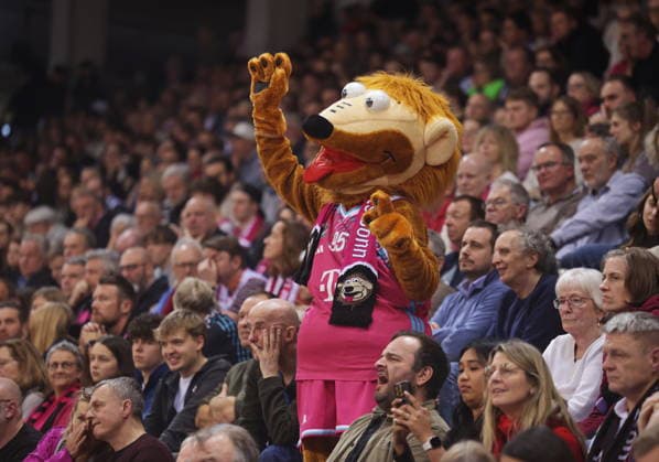 Maskottchen Bonni Telekom Baskets Bonn vs. Rostock Seawolves 17. Speiltag - Saison 2025 26