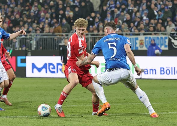23.01.2026 - Fussball - Saison 2025 2026 - 2. Fussball - Bundesliga - 19. Spieltag: SV Darmstadt 98 SVD D98 ( Lilien ) - 1. FC Nürnberg FCN ( Club ) - Sportfoto Zink DaMa - xdaxmax - DFL regulations prohibit any use of photographs as image sequences and or quasi-video - only for editorial use - Piet Scobel (39, 1. FC Nürnberg FCN ) Matej Maglica (5, SV Darmstadt 98 D98 SV98 )