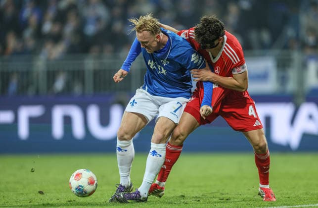 GER, Darmstadt, SV Darmstadt 98 vs 1. FC Nürnberg, 2. Bundesliga, Fussball, DFB, Spielzeit 2025 2026, Merck-Stadion am Böllenfalltor, 19. Spieltag im Bild v.l.: Isac Lidberg (SV Darmstadt 98 7), Fabio Gruber (1. FC Nürnberg 4) DFB DFL REGULATIONS PROHIBIT ANY USE OF PHOTOGRAPHS AS IMAGE SEQUENCES AND OR QUASI-VIDEO, 23.01.2026
