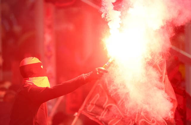23.01.2026, Fussball 2. Bundesliga, SV Darmstadt 98 - 1. FC Nürnberg, emonline, emspor, despor, v.l., Nürnberg-Fans zünden Pyrotechnik, Pyro, Rauch, Feuer, Bengalos, Rauchbomben, pirotecnica, fumo, fuoco, Wunderkerzen DFL DFB REGULATIONS PROHIBIT ANY USE OF PHOTOGRAPHS AS IMAGE SEQUENCES AND OR QUASI-VIDEO. xdcx