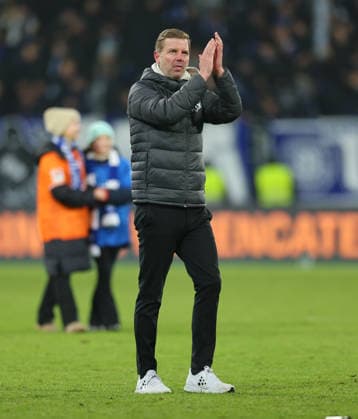 23.01.2026, Fussball 2. Bundesliga, SV Darmstadt 98 - 1. FC Nürnberg, emonline, emspor, despor, v.l., Trainer Florian Kohfeldt (SV Darmstadt 98) bedankt sich bei den Fans, bedanken, Dank, Mannschaft nach dem Spiel, after the match, bedankt sich bei den Fans, applauds the fans DFL DFB REGULATIONS PROHIBIT ANY USE OF PHOTOGRAPHS AS IMAGE SEQUENCES AND OR QUASI-VIDEO. xdcx