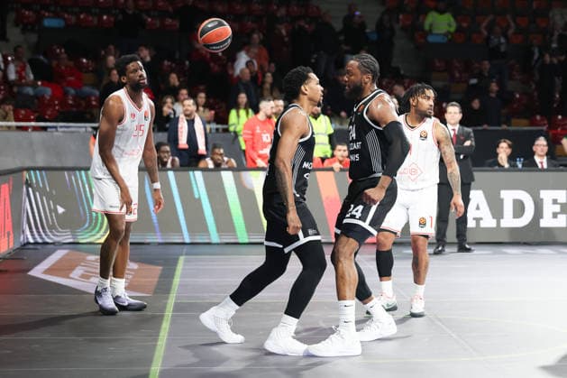 Sterling Brown (Partizan Mozzart Bet Belgrad, 12) jubelt mit Bruno Fernando (Partizan Mozzart Bet Belgrad, 24), GER, Partizan Mozzart Bet Belgrad vs. Hapoel IBI Tel Aviv, Basketball, Euroleague, 24. Spieltag, Saison 2025 2026, 23.01.2026, 13.11.2025, GER, Partizan Mozzart Bet Belgrad vs. Hapoel IBI Tel Aviv, Basketball, Euroleague, 24. Spieltag, Saison 2025 2026, 23.01.2026 Muenchen Copyright: xEibner-Pressefoto JennixMaulx EP_JML