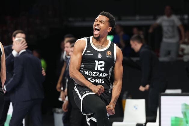 Sterling Brown (Partizan Mozzart Bet Belgrad, 12) bejubelt den Sieg, Emotionen, GER, Partizan Mozzart Bet Belgrad vs. Hapoel IBI Tel Aviv, Basketball, Euroleague, 24. Spieltag, Saison 2025 2026, 23.01.2026, 13.11.2025, GER, Partizan Mozzart Bet Belgrad vs. Hapoel IBI Tel Aviv, Basketball, Euroleague, 24. Spieltag, Saison 2025 2026, 23.01.2026 Muenchen Copyright: xEibner-Pressefoto JennixMaulx EP_JML