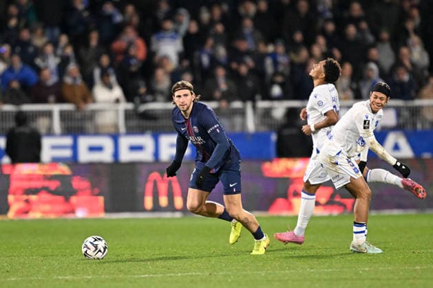 AJ Auxerre v Paris Saint-Germain - Ligue 1 McDonald s 2025 2026 06 Illya ZABARNYI (psg) during the Ligue 1 McDonald s match between Auxerre and Paris at Stade Abbe Deschamps on January 23, 2026 in Auxerre, France. Auxerre France  Copyright: xFEPx 776348257