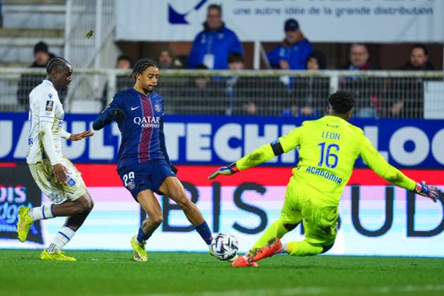AJ Auxerre v PSG - French Ligue 1 AUXERRE, FRANCE - JANUARY 23: Bradley Barcola of PSG kicks the ball during the French Ligue 1 (L1) soccer match between AJ Auxerre and Paris Saint-Germain (PSG) at Stade de l Abbe-Deschamps stadium in Auxerre, France on January 23, 2026. Maxime Delacroix Anadolu Auxerre France. Editorial use only. Please get in touch for any other usage.  Copyright: x2026xAnadoluxMaximexDelacroixx