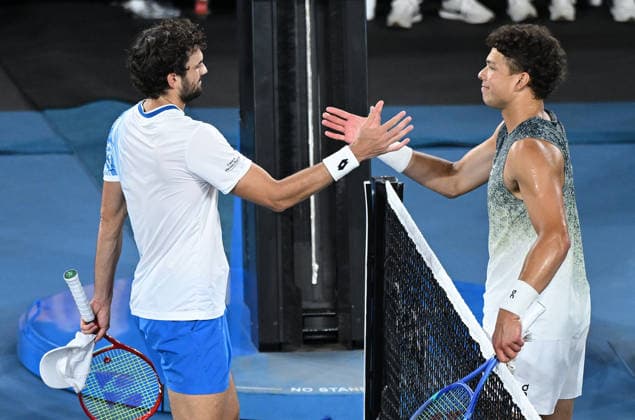 TENNIS AUSTRALIAN OPEN, Ben Shelton of USA (r) celebrates winning the Men™s 3rd round match against Valentin Vacherot of Monaco on day 7 of the 2026 Australian Open tennis tournament at Melbourne Park in Melbourne, Saturday, January 24, 2026. ( NO ARCHIVING MELBOURNE VICTORIA AUSTRALIA  Copyright: xJAMESxROSSx 20260124123440877021