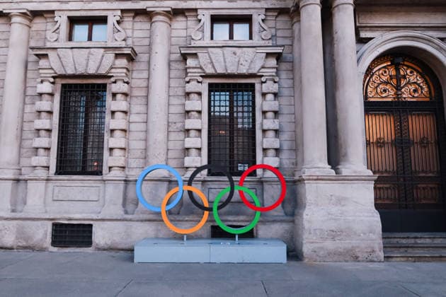 Milan, Preparations for the XXV Olympic and Paralympic Winter games, Winterspiele,Spiele, Summer games in Milan-Cortina 2026 are underway two weeks before the start of the Olympic Games, Olympische Spiele, Olympia, OS Pictured: The Olympic emblem in front of Palazzo Marino  Copyright: xAlessandroxBremecx xipa-agency.netx xx IPA_Agency_IPA70477890