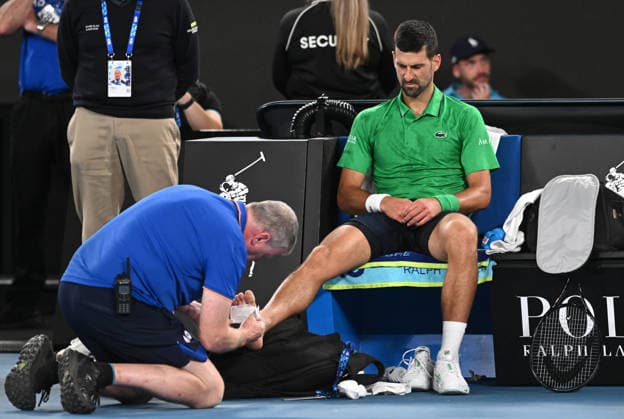 TENNIS AUSTRALIAN OPEN, Novak Djokovic of Serbia during a medical during the Men™s 3rd round match against Botic Van De Zandschulp of Netherlands on day 7 of the 2026 Australian Open tennis tournament at Melbourne Park in Melbourne, Saturday, January 24, 2026. ( NO ARCHIVING MELBOURNE VICTORIA AUSTRALIA  Copyright: xLUKASxCOCHx 20260124182079431837
