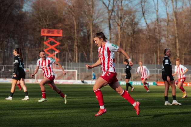 24.01.26, Frauen, Fussball, Google Pixel Frauen Bundesliga, Saison 2025 2026, 1. FC Köln - SC Freiburg, 15. Spieltag Martyna Wiankowska ( 26 - 1. FC Köln) Jubel über das Tor zum 1:0 Köln Franz-Kremer-Stadion NRW Deutschland