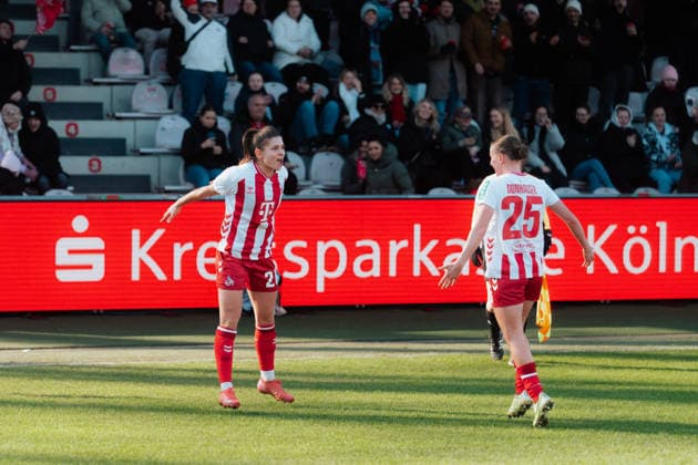 24.01.26, Frauen, Fussball, Google Pixel Frauen Bundesliga, Saison 2025 2026, 1. FC Köln - SC Freiburg, 15. Spieltag Martyna Wiankowska ( 26 - 1. FC Köln) Jubel über das Tor zum 1:0 mit Laura Donhauser ( 25 - 1. FC Köln) Köln Franz-Kremer-Stadion NRW Deutschland