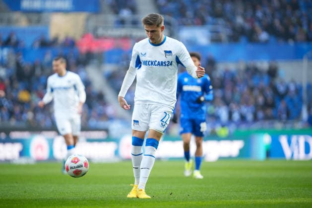 Fussball: 2. Bundesliga, 19. Spieltag, Karlsruher SC - Hertha BSC am 24.01.2026 in Karlsruhe (BBBank Wildpark), Deutschland, Saison 2025 2026: DFB DFL REGULATIONS PROHIBIT ANY USE OF PHOTOGRAPHS as IMAGE SEQUENCES and or QUASI-VIDEO: Im Fokus Marten Winkler (22, BSC). Karlsruhe BBBank Wildpark Deutschland